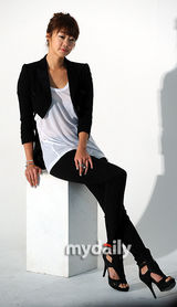 组图：韩国女艺人崔如珍个人写真集发布会