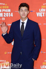 组图：韩童星吕珍九金赛纶齐亮相越南电影节