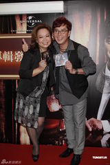 组图：谭咏麟赠杜丽莎女校长美誉