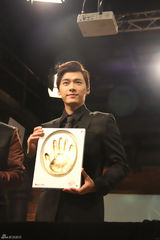 组图：《千金归来》庆功会李易峰李威互告白