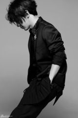 幻灯图：刘谦亲自设计巡演海报曝光 尝试冷酷视觉系