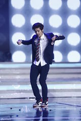 组图：湖北春晚高晓松领衔致青春 EXO热舞助阵