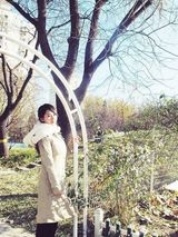 组图：杨紫冬季写真清新从容 优雅沐浴午后暖阳