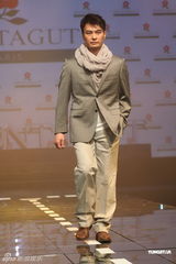 组图：连凯为某品牌走秀 展现男人魅力帅气十足