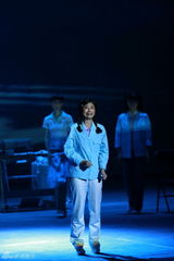 高清图：《陪我看电视》北京首演 呈现内地变迁