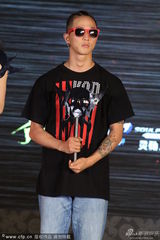 组图：《金刚王》亮相 刘承俊玩功夫南贤俊热舞