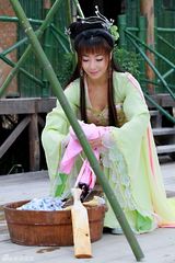 组图：《活佛济公3》陈紫函华美剧照看点十足