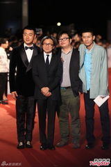 组图：《中国合伙人》佟大为陈可辛显亲密