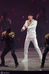 高清组图：东方神起香港火爆开唱 劲舞引疯狂