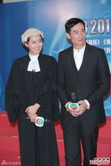 组图：陈法拉否认失宠 胡杏儿施美人计献吻