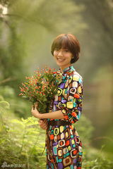 组图：王珞丹全新杂志写真曝光 一展青春魅力年华