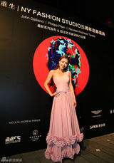 组图：孙敬媛桃色长裙亮相 为好声音关喆拍MV