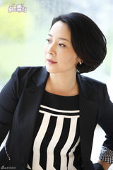 组图：《家有喜妇》曝剧照 打造家庭剧时尚范