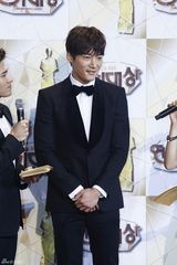 独家高清：李敏镐等亮相2013SBS演技大赏红毯