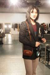 组图：陈燃化身时尚买手 巴黎逛店休闲随意