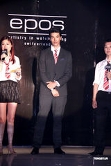 组图：锦荣代言腕表抢金 “好朋友”陪过28岁生日