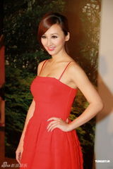 组图：高海宁庄思敏为品牌走秀 谈陈志云态度谨慎