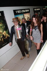 组图：周秀娜性感现身 为《猛男滚死队》办谢票会