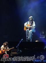 幻灯图集：陈绮贞杭州开唱 唯美嗓音动人心弦