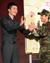 高清图：韩国演艺士兵演唱会 KARA和f(x)到场助兴