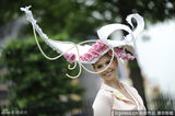 组图：英国皇家赛马会举行 众名媛捧场帽美如花