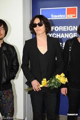 组图：韩星金材昱携摇滚乐队Walrus抵港将会粉丝