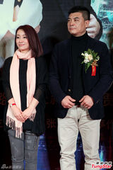 组图：秦海璐王新军合作新剧发布会秀甜蜜