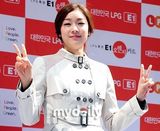 组图：韩花样滑冰公主金妍儿会粉丝展笑颜