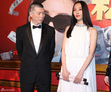 组图：白百何全球独款礼服《私人订制》仙气足