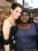 幻灯图：桑德拉-布洛克黑色长裙秀浓郁中国风