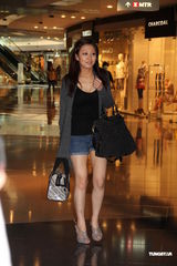 高清组图：港姐入围佳丽做发型 朱晨丽否认贪慕虚荣