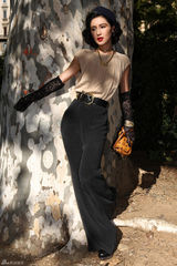 组图：陈燃性感米兰写真展梦露情结