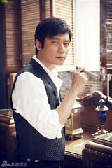 组图：罗嘉良熟男写真曝光 尽显独特男人味