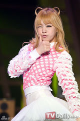 组图：东方神起等热歌劲舞助阵韩KM台新节目