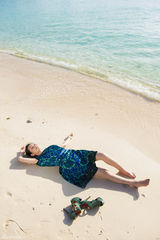 组图：秦海璐大片海洋风情俏丽灵动