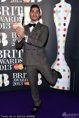 组图：2013全英音乐奖男星帅气亮相红毯