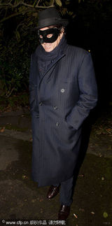 组图：众星亮相万圣节派对 凯特-摩斯白面红唇诡异