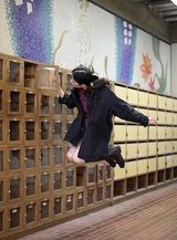 组图：东京浮游少女网络爆红 抛开压力自由跳跃