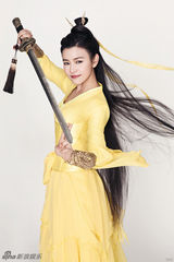 组图：陈妍希红黄古装裙衫飘逸演绎双面侠女