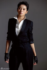 组图：王媛可中性写真眼神凌厉逼人