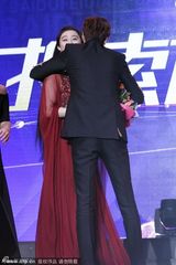 高清图：李敏镐借位吻范冰冰引尖叫 男神变粉丝