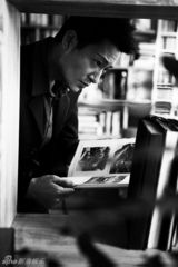 李宗翰出镜《ELLEMAN》大片展露冬日别样男人味