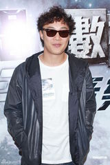 组图：陈奕迅不怕得罪谢安琪 吴雨霏否认整容