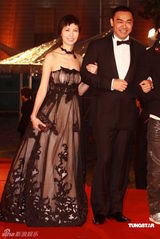 幻灯：香港金像奖颁奖红毯 刘青云夫妇秀恩爱