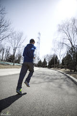 组图：田亮运动休闲街拍 引领全民跑步热潮