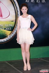 组图：候选港姐亮相辩论赛 佳丽登台秀口才