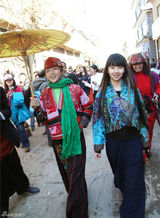 组图：小彩旗自制点心纹身特别 童年萌照可爱