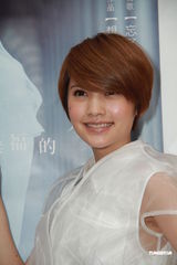 组图：杨丞琳香港会粉丝 预告年底进驻红馆