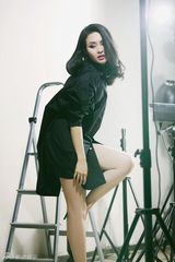 组图：于明加时尚大片 男人装扮展露性感本色