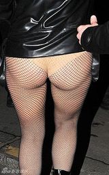 高清组图：Lady Gaga巴黎街头内裤外穿 渔网袜醒目